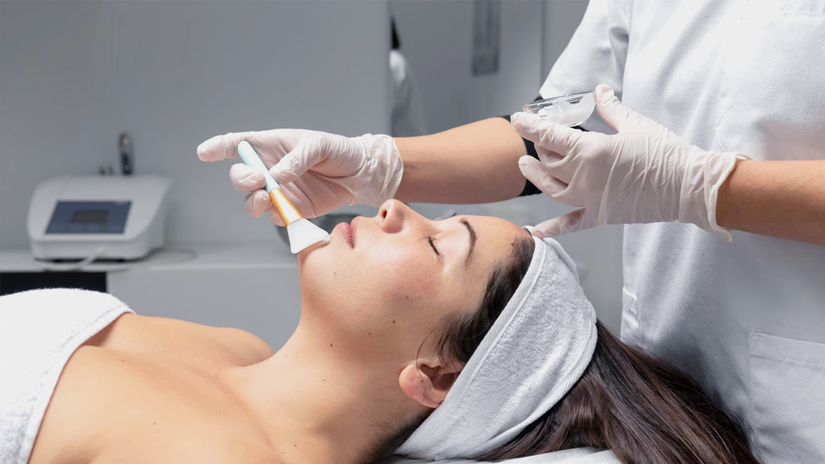 Регулярний пілінг обличчя: для якого типу шкіри він справді необхідний